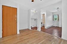 Beautiful Renovated 3 ½ near Metro Angrignon  Available1 August - Photo 3