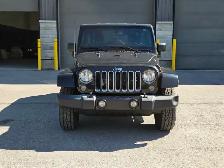 2016 Jeep Wrangler Unlimited - Clean Carfax, LOW MILEAGE! - Photo 2
