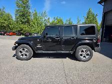 2016 Jeep Wrangler Unlimited - Clean Carfax, LOW MILEAGE! - Photo 3
