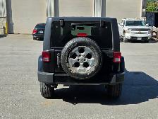 2016 Jeep Wrangler Unlimited - Clean Carfax, LOW MILEAGE! - Photo 4