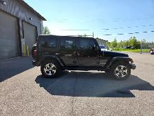 2016 Jeep Wrangler Unlimited - Clean Carfax, LOW MILEAGE! - Photo 5