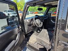 2016 Jeep Wrangler Unlimited - Clean Carfax, LOW MILEAGE! - Photo 6