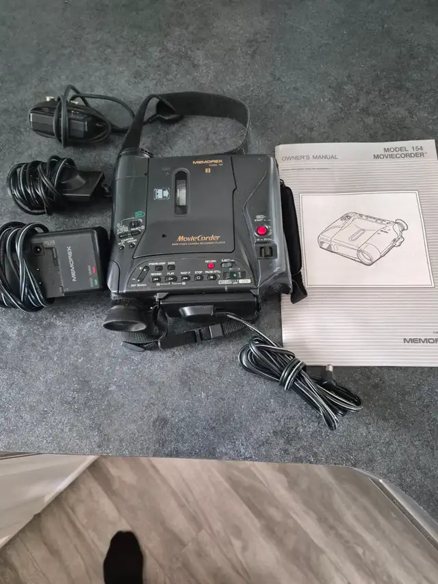 8MM MOVIE CAMERA/RECORDER WITH PLAY BACK $50