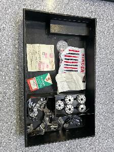 Singer 221 Featherweight Sewing Machine 3-110 with box - Photo 2