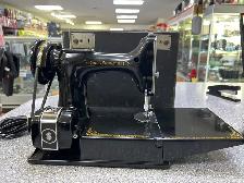 Singer 221 Featherweight Sewing Machine 3-110 with box - Photo 3