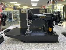 Singer 221 Featherweight Sewing Machine 3-110 with box - Photo 4