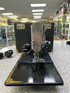 Singer 221 Featherweight Sewing Machine 3-110 with box - Photo 5