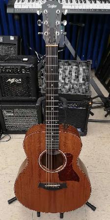 Très belle guitare acoustique Taylor