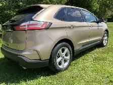 2020 Ford Edge SE - Photo 4