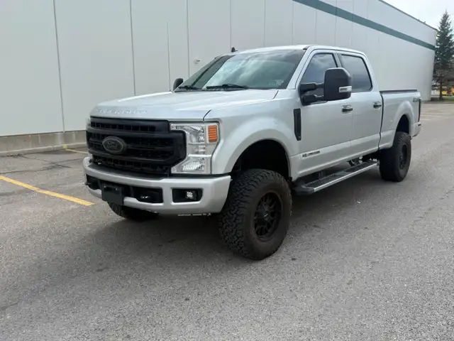 2019 Ford F-350 XLT 4x4 Super DutyLeather, Lifted, New tires