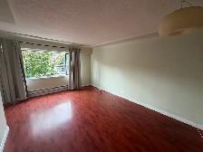 PRIME Main St and 21st Ave - 2 bed, insuite laundry and balcony - Photo 3