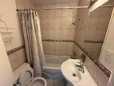 PRIME Main St and 21st Ave - 2 bed, insuite laundry and balcony - Photo 8