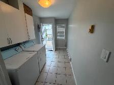 PRIME Main St and 21st Ave - 2 bed, insuite laundry and balcony - Photo 9