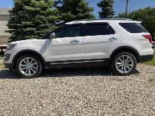 2017 Ford Explorer - Photo 2