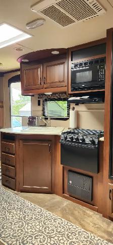 32 Foot Jayco  Jay Flight Elite 2015 Trailer - Photo 9