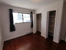 SPACIOUS – RENOVATED – PET FRIENDLY - Photo 7