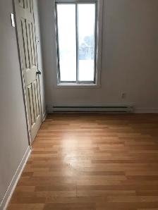 Très grande chambre à louer dans une maison! - Photo 9