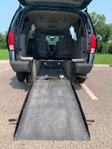 2006 Pontiac Montana SV6 Wheelchair Van - Photo 5