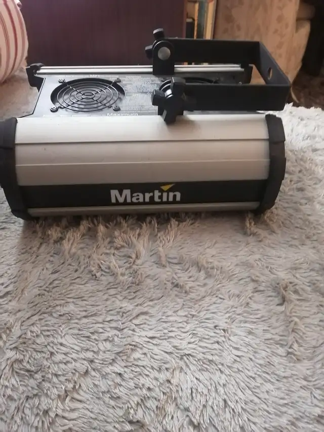 Martin F1 series projector with no cord
