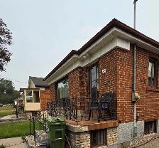Detached Bungalow | 3 2 Beds | Separate Entrance | $789,900 - Photo 4