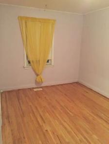 Private Room for Rent, steps to Subway