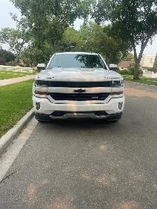 Chevy Silverado Z71 - Photo 2