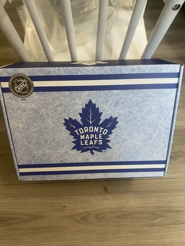 Toronto  Maple Leafs gift box with Pint Glass,Bottle Opener,Bean