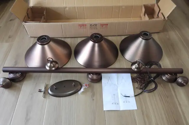 LAMPE DE BILLARD NEUVE  56 po AVEC 3 ABATS JOURS 14 POUCES