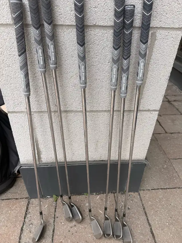 IRON GOLF CLUBS LEFT HANDED
