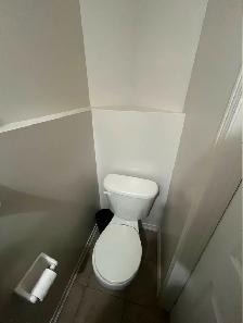 Cozy bright room private washroom parking @ York University - Photo 7
