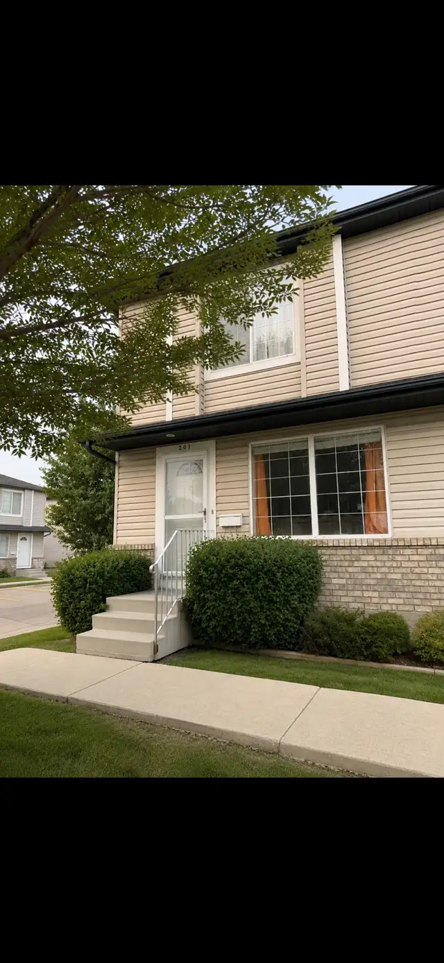 Furnished 3-Bedroom Townhouse for Rent – Arbor Creek