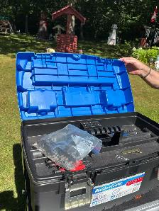 TOOLBOX FILLED WITH ODD TOOLS FOR SALE - Photo 3