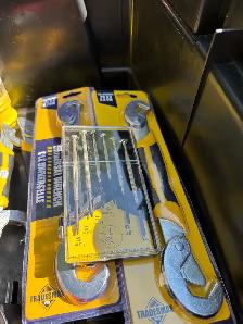 TOOLBOX FILLED WITH ODD TOOLS FOR SALE - Photo 5