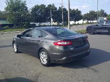 2016 Ford Fusion SE - Photo 5
