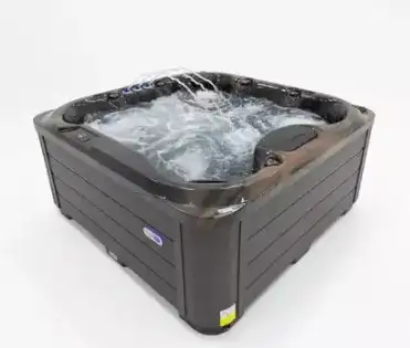 3 PUMP BENCH HOT TUB