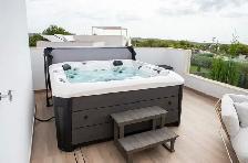 SATURN HOT TUB FOR SALE