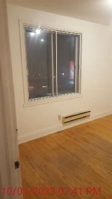 4.5 Apt | Uni • Rockland • Central Market • Parking - Photo 3