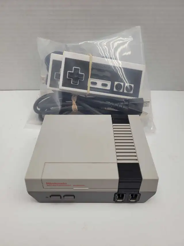 Nintendo NES Mini Classic Edition w/2 controllers