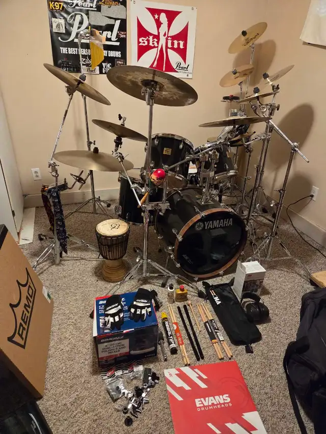 8 pc. 14 cymbals  Yamaha drum set