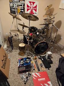8 pc. 14 cymbals  Yamaha drum set