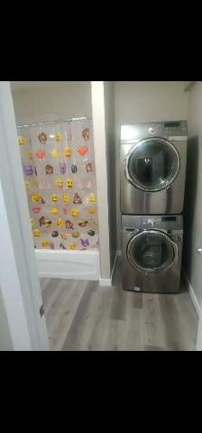 Full furnished bedroom for rent in Ellerslie basement - Photo 4