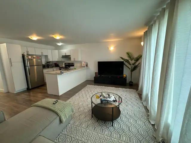 3Bed 1Bath Upper Duplex Unit For Rent In Talbot - Grey Area