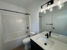 New Build 3 Bed 2 Bath Main Floor Duplex Unit For Rent - Photo 14