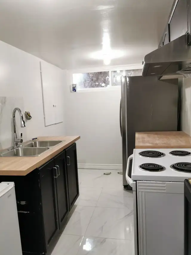 2-Bedroom Ground-Level Apartment in Detached House