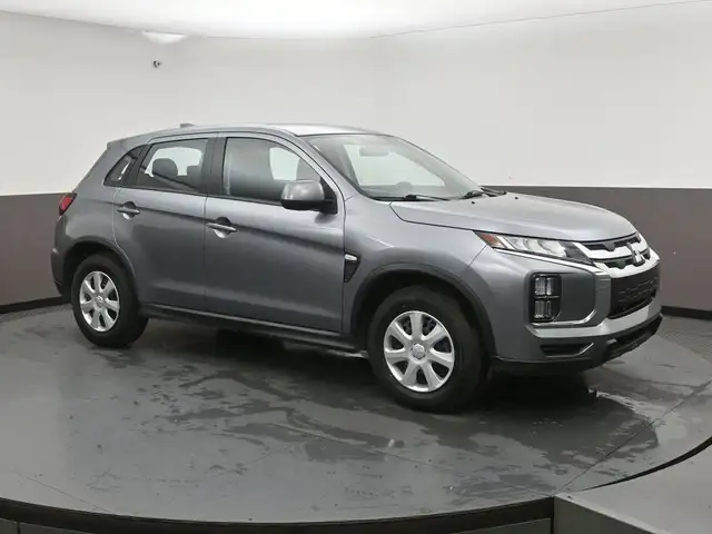 2025 Mitsubishi RVR ES AWD, LOWS KMS, HEATED SEATS AND MORE