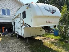 2011 Sabre 25RLOD 25 Ft T/A Fifth Wheel Silhouette - Photo 2