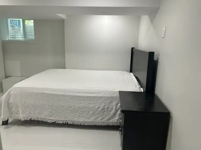 Private room/washroom/Kenndy subway or Kennedy Go
