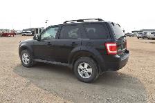 2011 Ford Escape XLT 4WD - Photo 2