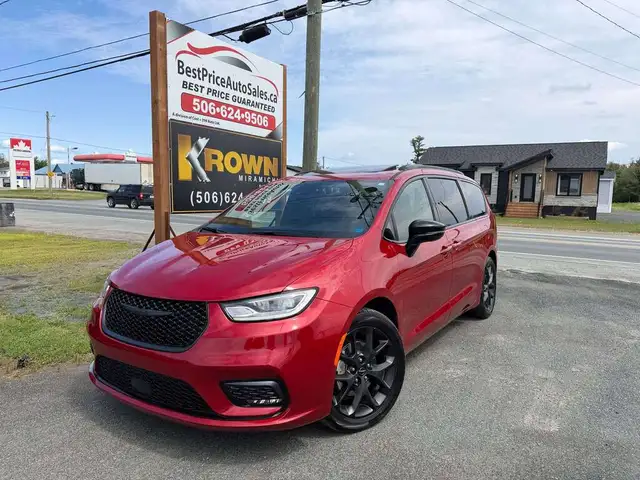 2025 Chrysler Pacifica Limited S! ROOF! CLEAN CARFAX!