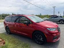 2025 Chrysler Pacifica Limited S! ROOF! CLEAN CARFAX! - Photo 9